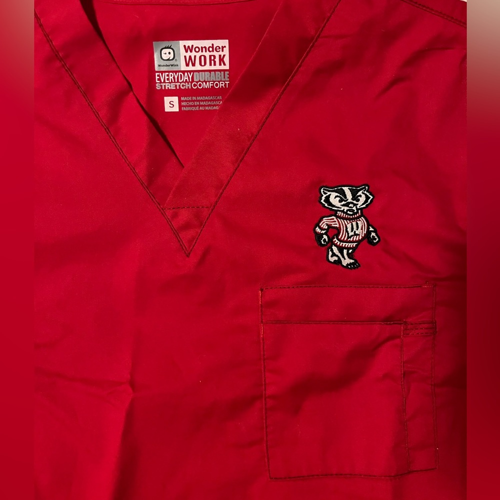 Scrub Top University of WI Badgers